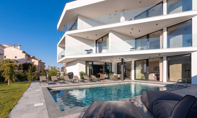 Stinjan Villa | Villa Coco with Heated Pool