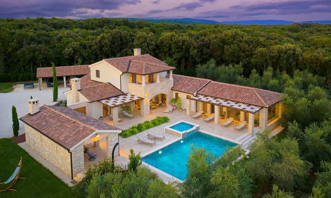 Valtura Villa | Villa Ginetto - 8 Persons, 4 Bedrooms, Private Pool, BBQ