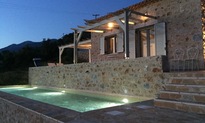Thalames Villa | Villa Luciana 'Fantastic sunsets by the pool'