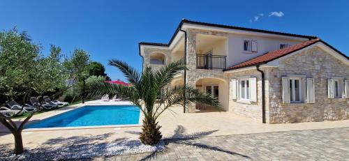 Pinezici Villa | Villa Martina