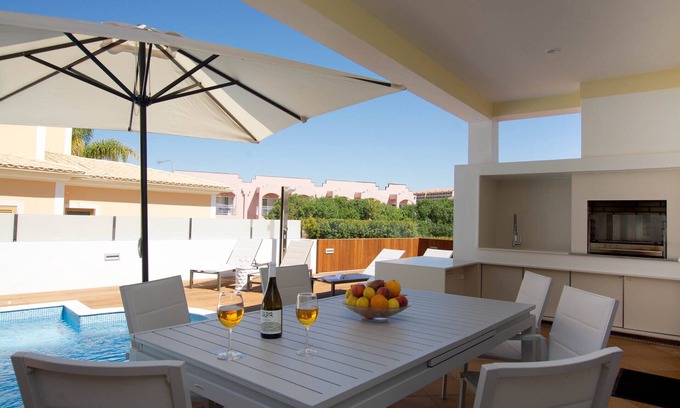 Gale Villa | Villa on Gale Beach with a view of Vila Joya