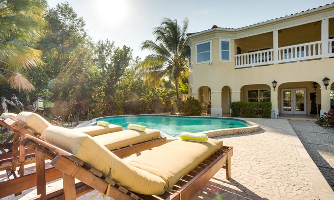 Placencia Villa | Villa Tipsy Gecko - Belize 5 Bedroom Beachfront Home with Private Pool and Chef
