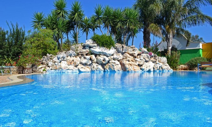 Neviano Apartment | Villa Vacanze Paradiso - Oasi di Tranquillità con Piscina e Giardino a 10 min dal mare