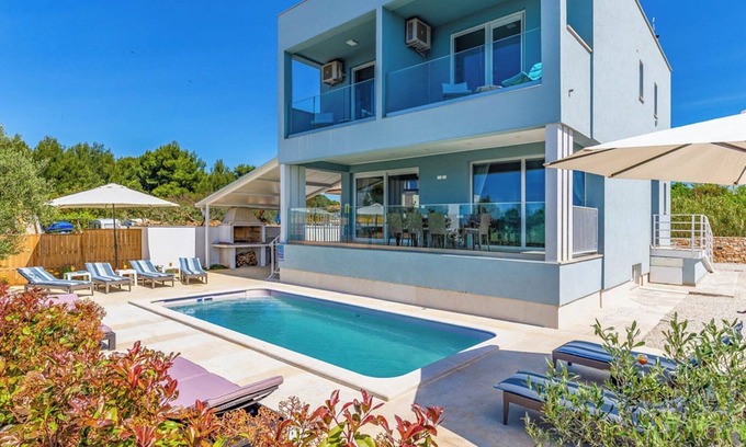 Fazana Villa | Villa with Pool and Sea View in Fazana - Horizont