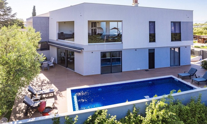 Cervar Villa | Villa with Pool, Game Room, Garden