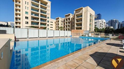 The Greens Apartment | Vogue Residence The Greens & Views, Dubai Elegant Living with Pool, Gym & Kids Playground