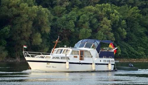 Baja Boat Rental | Volenter Lux Apartment Duna Boat