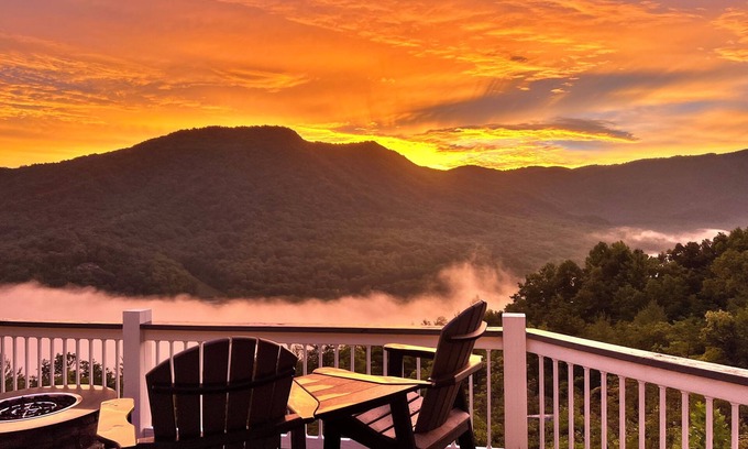 Frank Cabin | Voted "BEST VIEWS" - High Demand Area! - Surrounded by Pisgah National Forest!