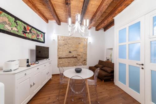 Historic Castle District Apartment | Vsuite livingchic