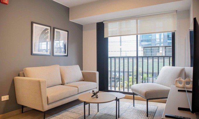 Miraflores Apartment | w*| Elegant 2BR w/Great Balcony in Miraflores