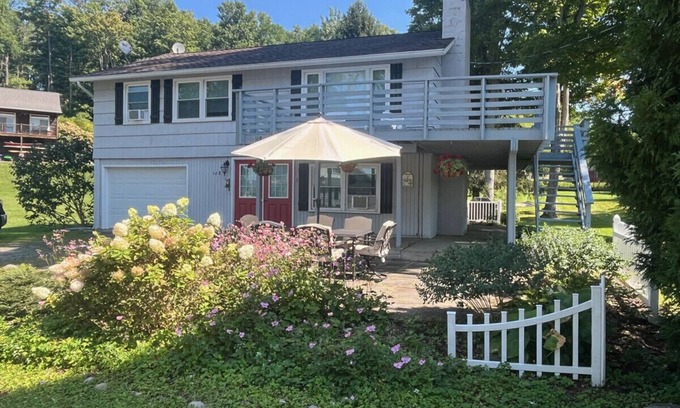 Skaneateles Cabin | Wackerbarth Cottage-Skaneateles Lake Level Lake Access