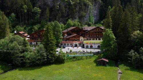 Kandersteg Hotel | Waldhotel Doldenhorn