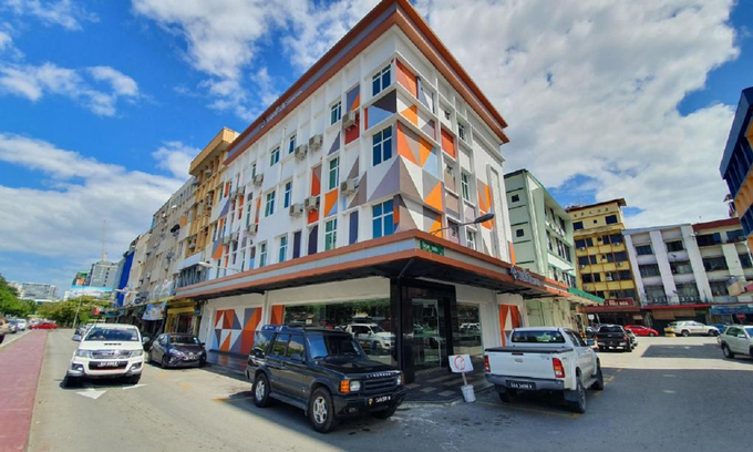 Kampung Air Hotel | Walk In Hotel