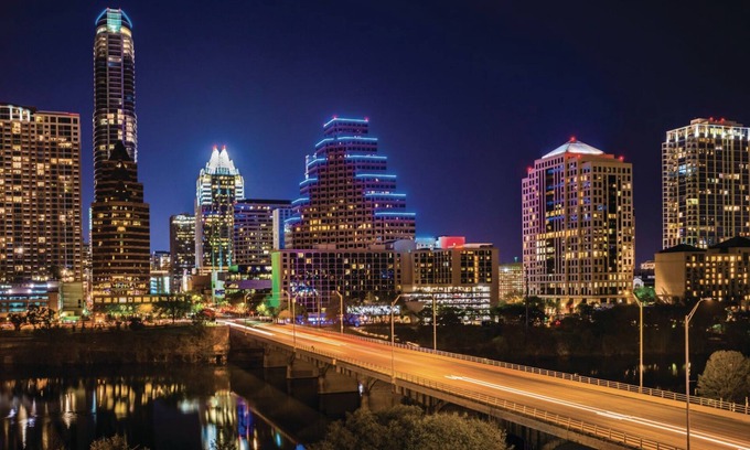Civic District Resort | Walk to 6th St! Wyndham Austin Resort ~ w/Rooftop Pool! ~ Sleeps 4