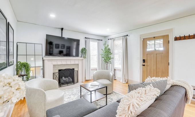 Birmingham Cottage | Walk to Amphitheater & Stadium: Home w/Deck!