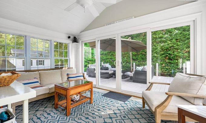 West Harwich House | Walk to Beach Central Location AC WiFi Lobsta House