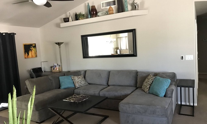 La Buena Vida House | Walk to Cardinal's Stadium, Outlets, Westgate & Near Spring Training Fields