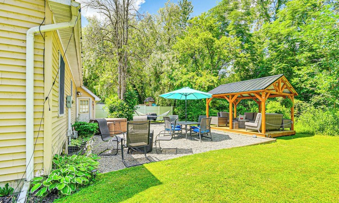 Auburn House | Walk to Owasco Lake: Auburn Home w/Hot Tub