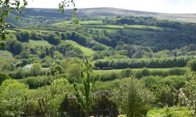 Michelcombe Apartment | Walkers Retreat with excellent views, large garden and free WiFi
