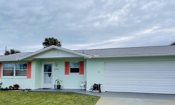 Ortona Park House | Walking distance to the Atlantic and your favorite beachside restaurants!