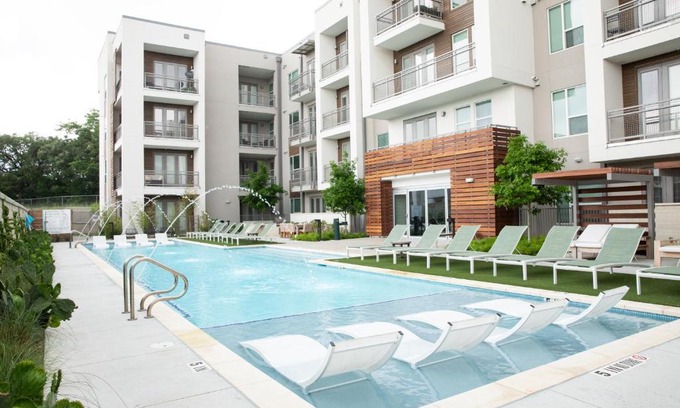 Stoneridge Place Apartment | WanderJaunt - Baird - 1BR - Barton Creek