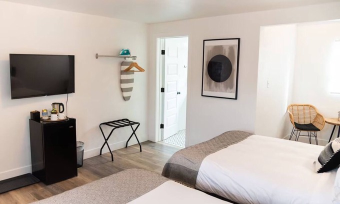 Pagosa Springs Hotel | Warm Mountain Retreat with On-Site Lounge & Family Suites