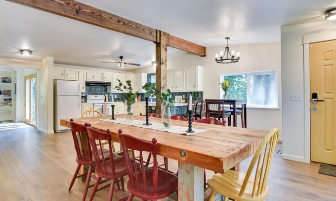 Washougal House | Washington Retreat Fire Pit, Hot Tub and Ping Pong!