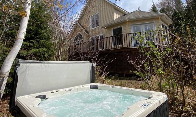 Saint Come Ski Chalet | Waterfront | Jacuzzi | Wood fireplace | Ski | Work from home