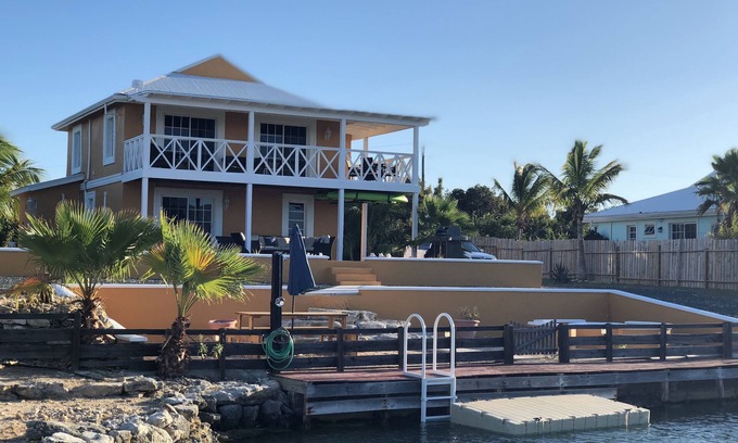 Discovery Bay Villa | Waterfront Villa, Private Pool & Kayaks