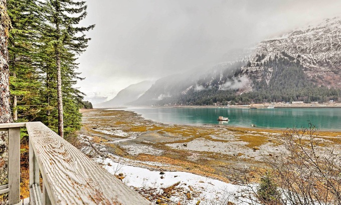 West Juneau Cottage | Waterfront House w/Glacial Views - Near Downtown!