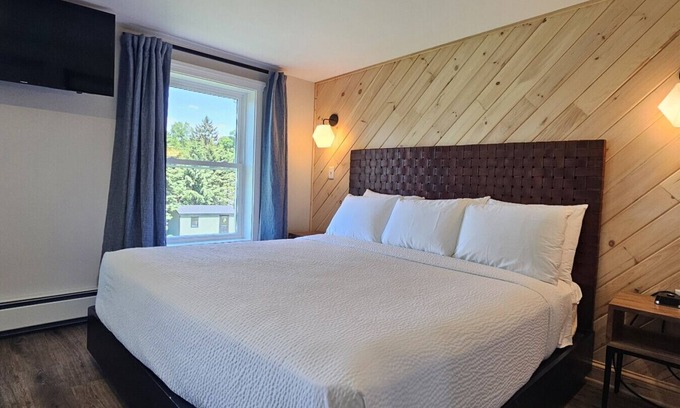 Greenville Junction Hotel | Waterfront Motel-Mountain View-Direct ATV Access