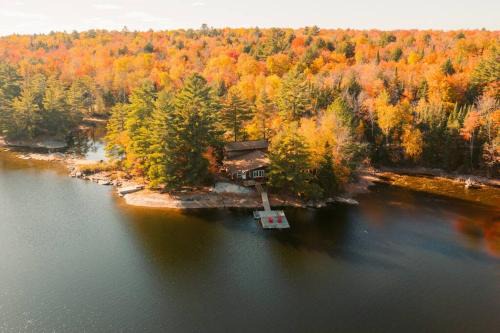 Irondale Ski Chalet | Waterfront private cottage on Koshlong Lake