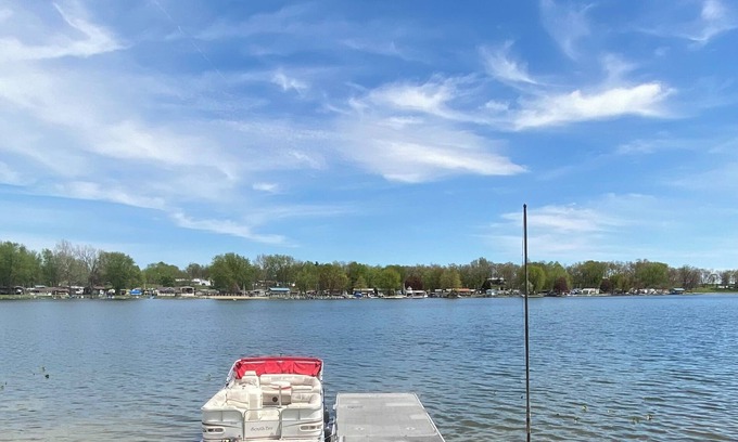 Shipshewana House | Water’s Edge Retreat, Charming 2-bedroom Lake House, marvelous Shipshewana