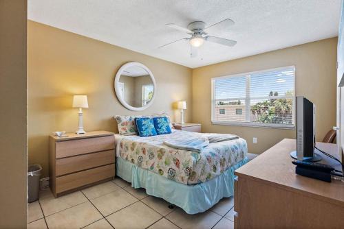 St. Pete Beach House | Waves 14 Condo Beautiful 1 Bedroom with Pool