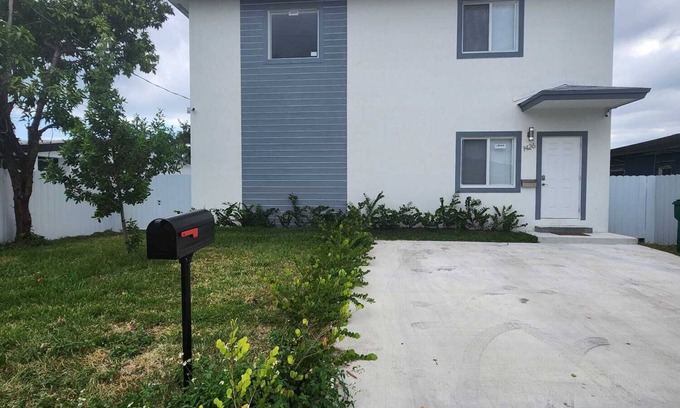 Liberty City House | We are located in the heart of Miami, 10 min away from Downtown, Beaches, M.I.A