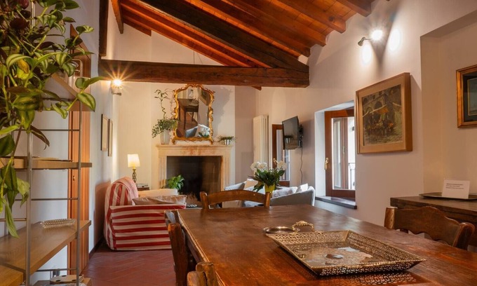Citta Antica Apartment | welcoming large, private apartment, sleeps 6 in the center of Verona
