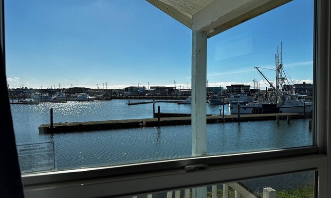 Westport Hotel | Westport Marina Cottages