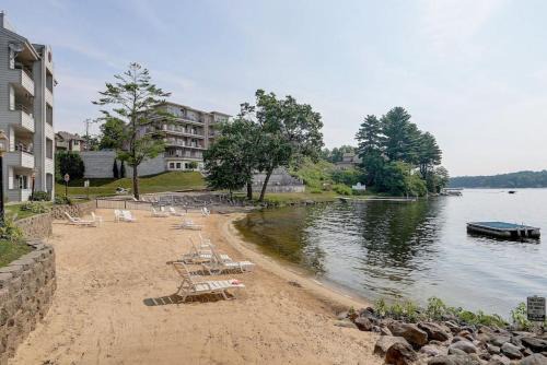 Lake Delton House | WFC III Adults or Families Lakefront View