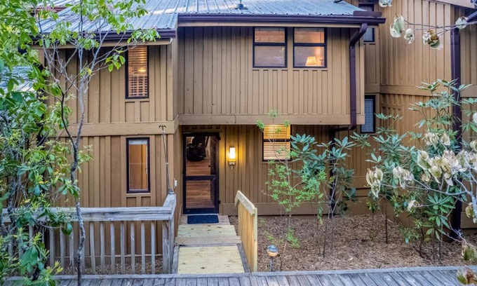 Sapphire Apartment | Whispering Woods Retreat