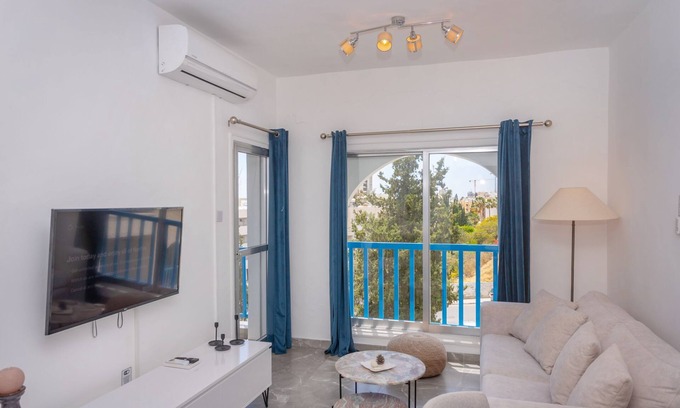 Agios Tychon Apartment | White Arches Sea View Apt No 2