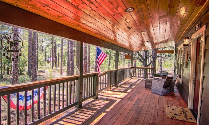 Pinetop-Lakeside Cabin | White Mountain Retreat w/Hot Tub!