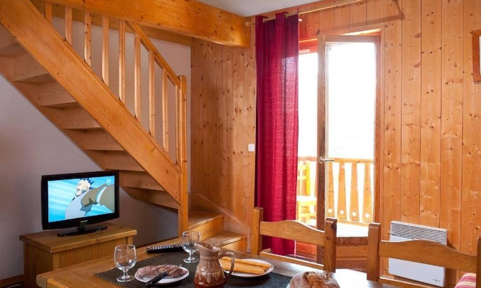 Saint-Sorlin-d'Arves Apartment | Wifi, fitness, swimming pool, terrace, balcony, parking, 50-60m², Saint Sorlin d'Arves