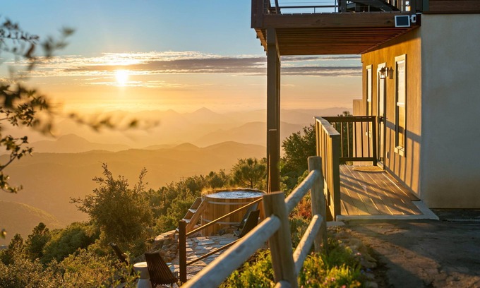 Julian House | Wild Moon Ranch — Mountain-Top Retreat with Panoramic Lake Views, Pickleball & Cedar Hot Tub