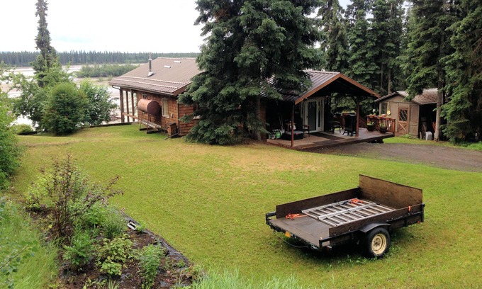 Fairbanks House | Wilderness and Aurora views yet close to town