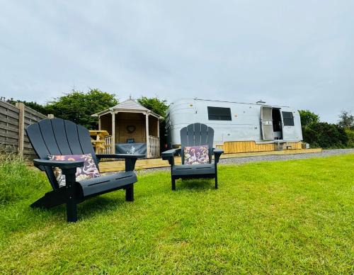 Mabe House | WildView Cosy Glamping with Outdoor Bath and stunning scenery