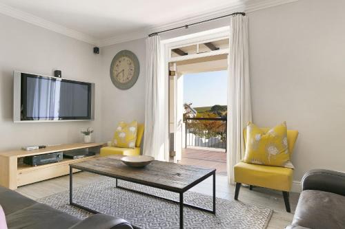 Stellenbosch Cabin | Winelands Golf Lodges 24