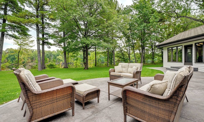 Mosinee House | Wisconsin River Gem 12 Mi to Granite Peak Ski Area