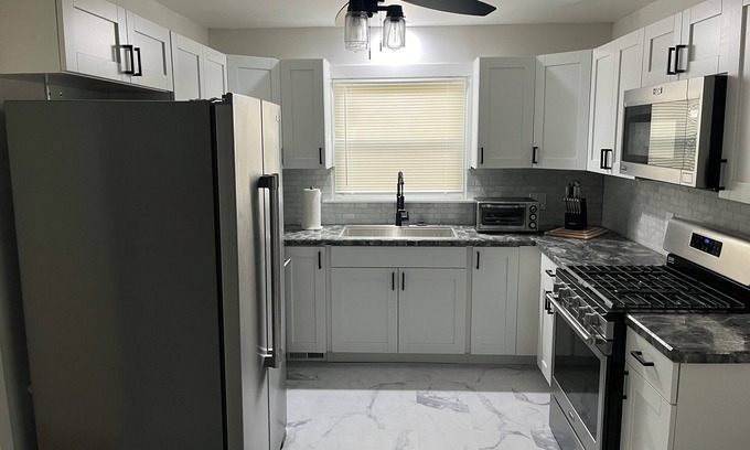 Niles House | Wonderful 3-bedroom house with AC in charming Niles