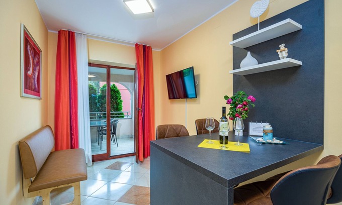 Fazana Apartment | Wonderful apartment for 4 people with pool and garden
