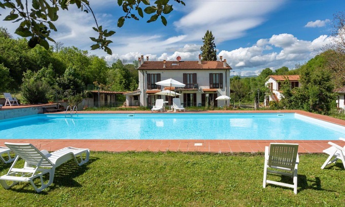 Ponte Buriano Villa | Wonderful private villa for 25 guests with private pool, WIFI, TV, patio and pets allowed